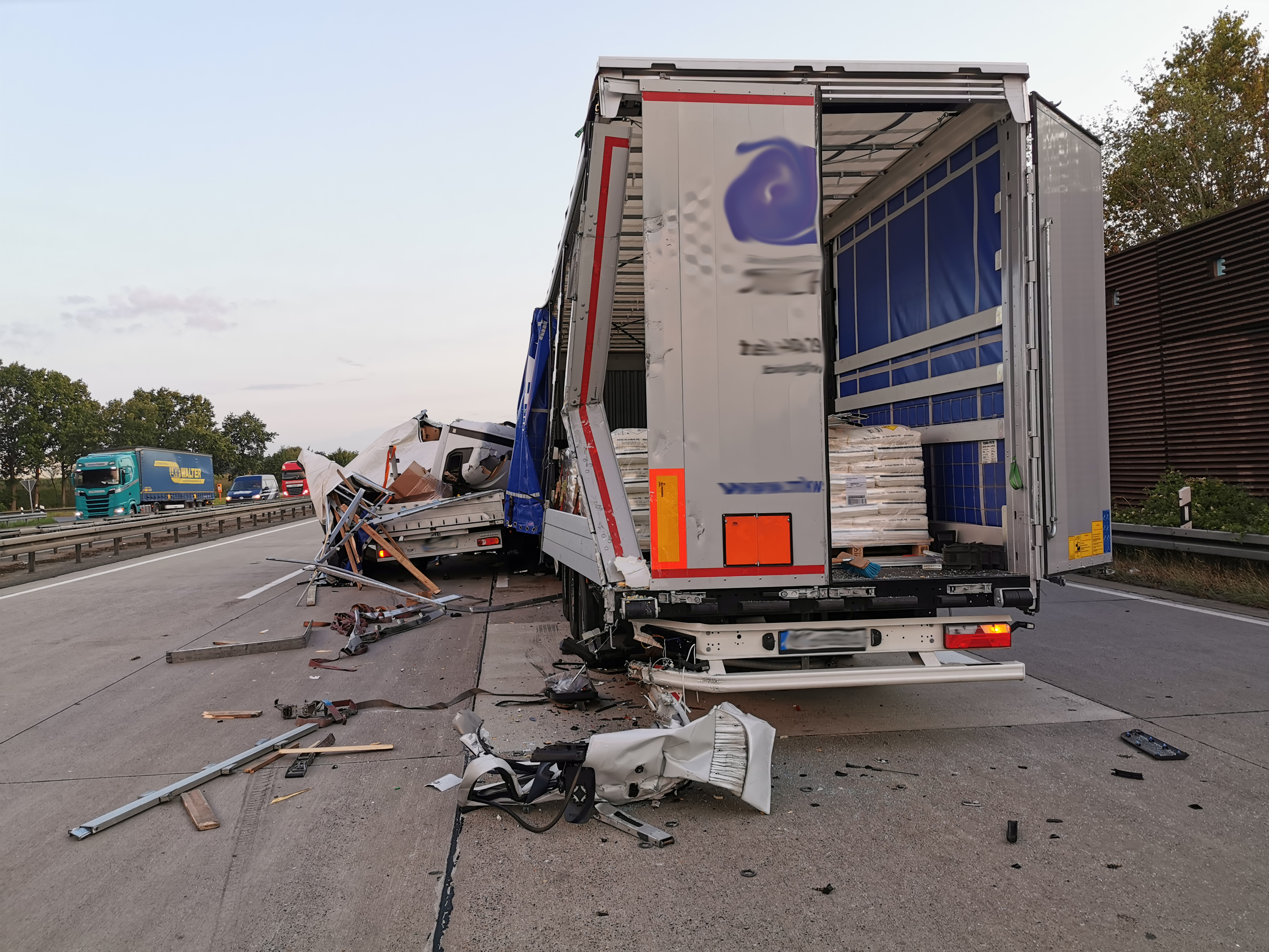 ABC Gefahrgut LKW Unfall