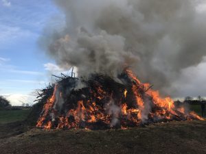 Osterfeuer Altwarmbüchen